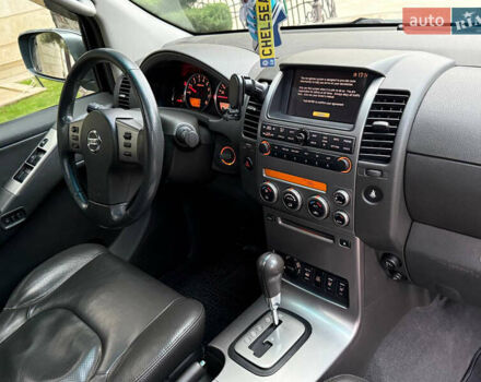 Серый Ниссан Патфайндер, объемом двигателя 4 л и пробегом 155 тыс. км за 12700 $, фото 37 на Automoto.ua