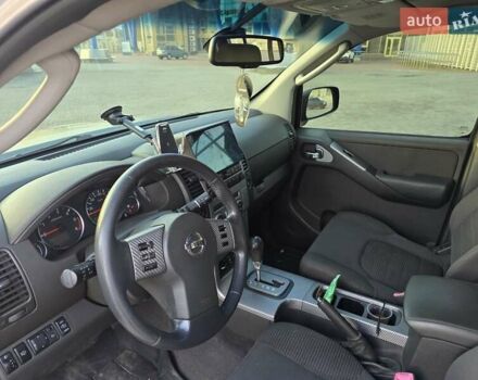 Серый Ниссан Патфайндер, объемом двигателя 2.49 л и пробегом 367 тыс. км за 12000 $, фото 8 на Automoto.ua