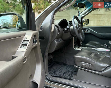 Серый Ниссан Патфайндер, объемом двигателя 4 л и пробегом 155 тыс. км за 12700 $, фото 27 на Automoto.ua