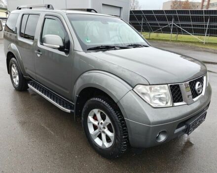 Серый Ниссан Патфайндер, объемом двигателя 2.5 л и пробегом 250 тыс. км за 3750 $, фото 1 на Automoto.ua