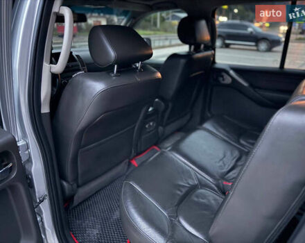 Сірий Ніссан Патфайндер, об'ємом двигуна 2.5 л та пробігом 244 тис. км за 10600 $, фото 9 на Automoto.ua