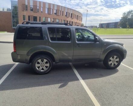 Серый Ниссан Патфайндер, объемом двигателя 2.5 л и пробегом 255 тыс. км за 3493 $, фото 4 на Automoto.ua