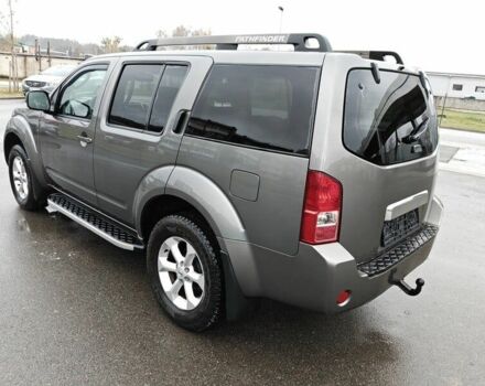 Серый Ниссан Патфайндер, объемом двигателя 2.5 л и пробегом 250 тыс. км за 3750 $, фото 3 на Automoto.ua