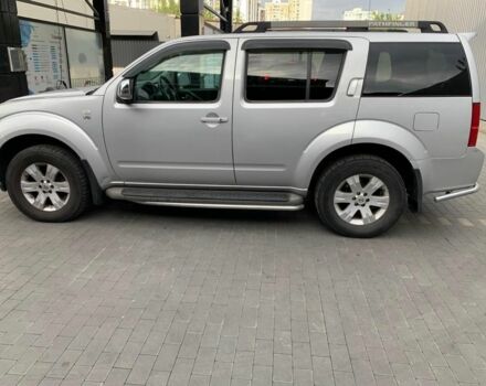 Сірий Ніссан Патфайндер, об'ємом двигуна 4 л та пробігом 220 тис. км за 10500 $, фото 1 на Automoto.ua