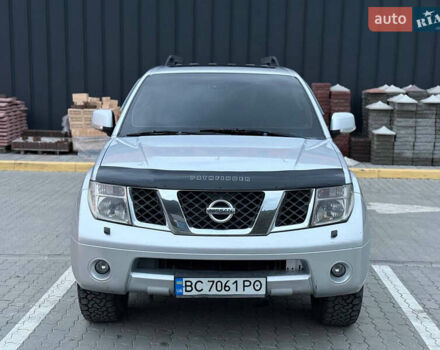 Сірий Ніссан Патфайндер, об'ємом двигуна 2.5 л та пробігом 244 тис. км за 10500 $, фото 1 на Automoto.ua