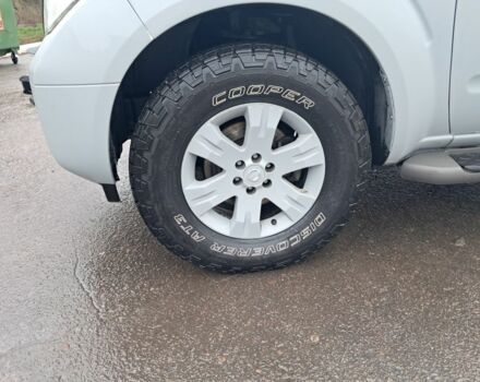 Серый Ниссан Патфайндер, объемом двигателя 4 л и пробегом 278 тыс. км за 5500 $, фото 6 на Automoto.ua