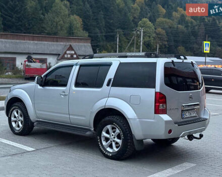 Сірий Ніссан Патфайндер, об'ємом двигуна 2.5 л та пробігом 244 тис. км за 10600 $, фото 5 на Automoto.ua