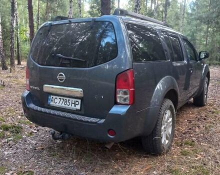 Серый Ниссан Патфайндер, объемом двигателя 2.49 л и пробегом 230 тыс. км за 6395 $, фото 2 на Automoto.ua