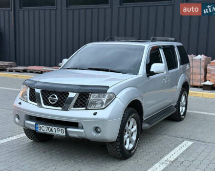 Сірий Ніссан Патфайндер, об'ємом двигуна 2.5 л та пробігом 244 тис. км за 10600 $, фото 3 на Automoto.ua