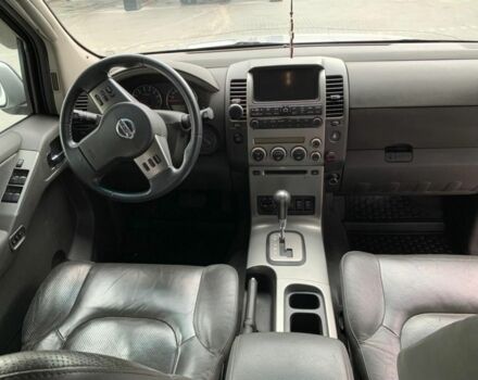 Сірий Ніссан Патфайндер, об'ємом двигуна 4 л та пробігом 220 тис. км за 10500 $, фото 5 на Automoto.ua