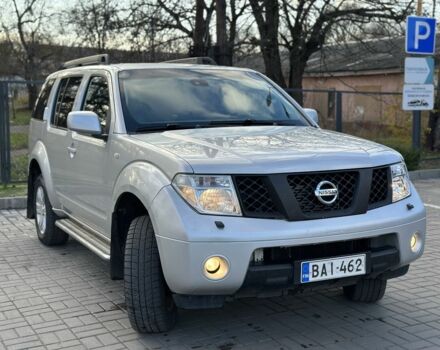 Серый Ниссан Патфайндер, объемом двигателя 2.5 л и пробегом 200 тыс. км за 5700 $, фото 1 на Automoto.ua