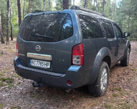 Серый Ниссан Патфайндер, объемом двигателя 2.5 л и пробегом 230 тыс. км за 6588 $, фото 2 на Automoto.ua