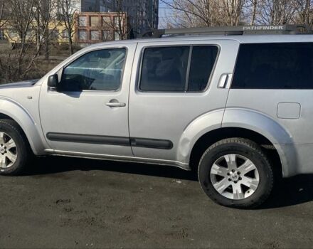 Ниссан Патфайндер 2007 в Сумах на Automoto.ua Серый Ниссан Патфайндер, объемом двигателя 2.5 л и пробегом 301 тыс. км за 3500 $, фото 3 на Automoto.ua