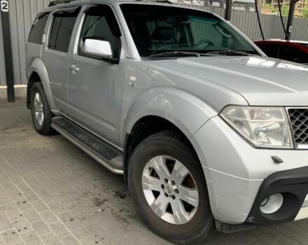 Сірий Ніссан Патфайндер, об'ємом двигуна 4 л та пробігом 220 тис. км за 10500 $, фото 2 на Automoto.ua