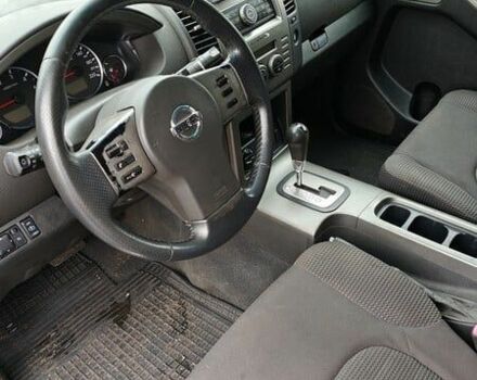 Серый Ниссан Патфайндер, объемом двигателя 2.5 л и пробегом 250 тыс. км за 3750 $, фото 7 на Automoto.ua
