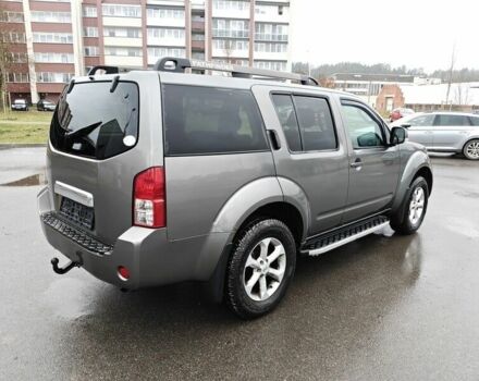 Серый Ниссан Патфайндер, объемом двигателя 2.5 л и пробегом 250 тыс. км за 3750 $, фото 4 на Automoto.ua