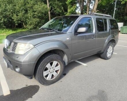 Серый Ниссан Патфайндер, объемом двигателя 2.5 л и пробегом 255 тыс. км за 3493 $, фото 2 на Automoto.ua