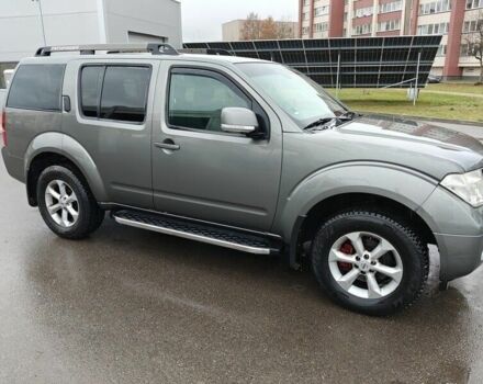 Серый Ниссан Патфайндер, объемом двигателя 2.5 л и пробегом 250 тыс. км за 3750 $, фото 5 на Automoto.ua