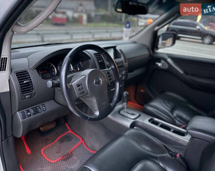 Сірий Ніссан Патфайндер, об'ємом двигуна 2.5 л та пробігом 244 тис. км за 10600 $, фото 8 на Automoto.ua