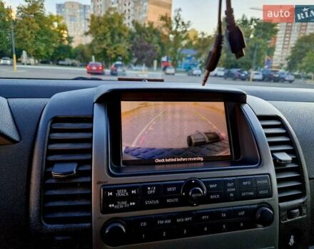Сірий Ніссан Патфайндер, об'ємом двигуна 2.5 л та пробігом 270 тис. км за 10000 $, фото 16 на Automoto.ua