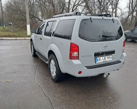 Серый Ниссан Патфайндер, объемом двигателя 4 л и пробегом 278 тыс. км за 5500 $, фото 2 на Automoto.ua