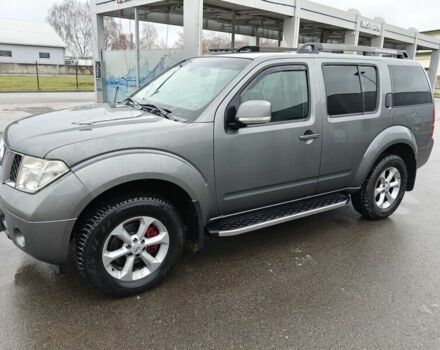 Серый Ниссан Патфайндер, объемом двигателя 2.5 л и пробегом 250 тыс. км за 3750 $, фото 2 на Automoto.ua