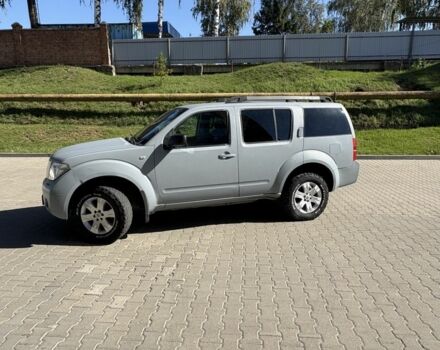 Серый Ниссан Патфайндер, объемом двигателя 2.5 л и пробегом 290 тыс. км за 5300 $, фото 2 на Automoto.ua