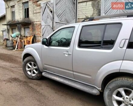 Серый Ниссан Патфайндер, объемом двигателя 2.5 л и пробегом 233 тыс. км за 5300 $, фото 8 на Automoto.ua