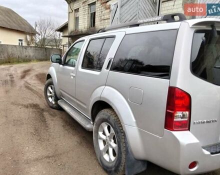 Серый Ниссан Патфайндер, объемом двигателя 2.5 л и пробегом 233 тыс. км за 5300 $, фото 4 на Automoto.ua