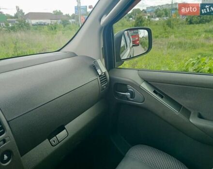 Серый Ниссан Патфайндер, объемом двигателя 2.49 л и пробегом 255 тыс. км за 11000 $, фото 9 на Automoto.ua