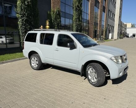 Серый Ниссан Патфайндер, объемом двигателя 2.5 л и пробегом 290 тыс. км за 5300 $, фото 1 на Automoto.ua