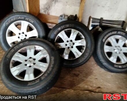 Серый Ниссан Патфайндер, объемом двигателя 2.5 л и пробегом 333 тыс. км за 5300 $, фото 2 на Automoto.ua