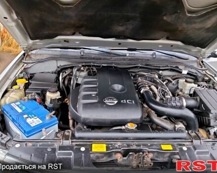 Серый Ниссан Патфайндер, объемом двигателя 2.5 л и пробегом 333 тыс. км за 5300 $, фото 3 на Automoto.ua