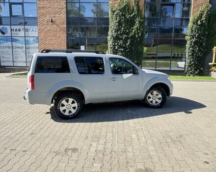 Серый Ниссан Патфайндер, объемом двигателя 2.5 л и пробегом 290 тыс. км за 5300 $, фото 3 на Automoto.ua