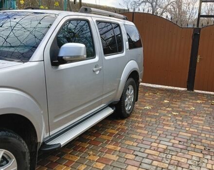 Серый Ниссан Патфайндер, объемом двигателя 2.5 л и пробегом 300 тыс. км за 14000 $, фото 2 на Automoto.ua