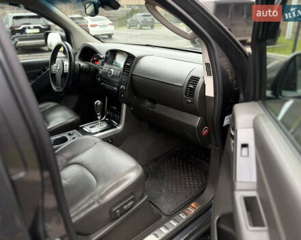 Серый Ниссан Патфайндер, объемом двигателя 2.49 л и пробегом 266 тыс. км за 15500 $, фото 5 на Automoto.ua