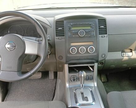 Серый Ниссан Патфайндер, объемом двигателя 2.5 л и пробегом 300 тыс. км за 14000 $, фото 5 на Automoto.ua