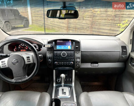 Серый Ниссан Патфайндер, объемом двигателя 2.49 л и пробегом 266 тыс. км за 15500 $, фото 9 на Automoto.ua