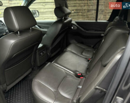 Серый Ниссан Патфайндер, объемом двигателя 2.49 л и пробегом 266 тыс. км за 15500 $, фото 12 на Automoto.ua