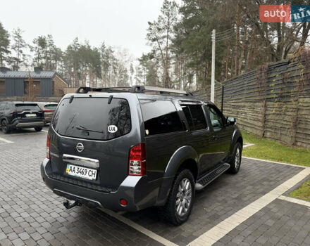 Серый Ниссан Патфайндер, объемом двигателя 2.49 л и пробегом 266 тыс. км за 15500 $, фото 3 на Automoto.ua