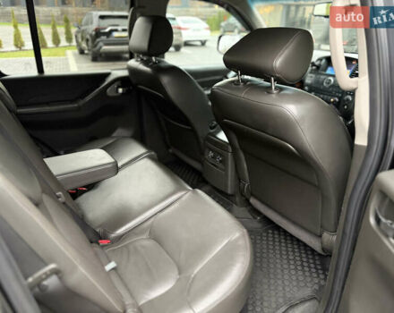 Серый Ниссан Патфайндер, объемом двигателя 2.49 л и пробегом 266 тыс. км за 15500 $, фото 10 на Automoto.ua