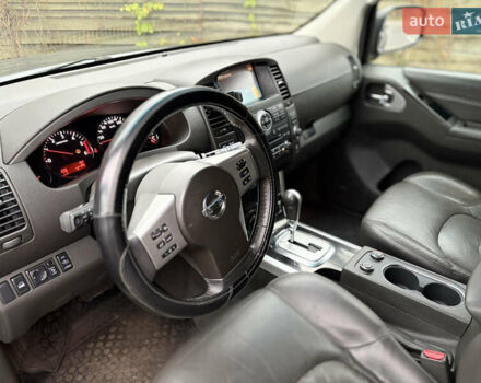 Серый Ниссан Патфайндер, объемом двигателя 2.49 л и пробегом 266 тыс. км за 15500 $, фото 6 на Automoto.ua