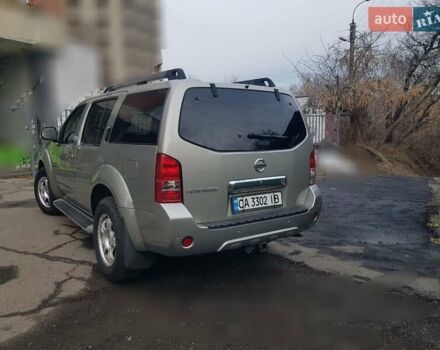 Сірий Ніссан Патфайндер, об'ємом двигуна 2.49 л та пробігом 177 тис. км за 15000 $, фото 2 на Automoto.ua