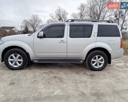 Серый Ниссан Патфайндер, объемом двигателя 2.49 л и пробегом 156 тыс. км за 12500 $, фото 1 на Automoto.ua