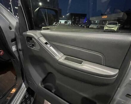 Сірий Ніссан Патфайндер, об'ємом двигуна 2.5 л та пробігом 192 тис. км за 19000 $, фото 13 на Automoto.ua