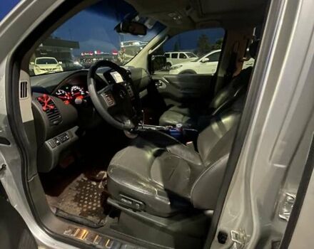 Сірий Ніссан Патфайндер, об'ємом двигуна 2.5 л та пробігом 192 тис. км за 19000 $, фото 17 на Automoto.ua