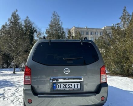 Серый Ниссан Патфайндер, объемом двигателя 2.5 л и пробегом 120 тыс. км за 15600 $, фото 4 на Automoto.ua