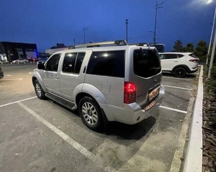 Сірий Ніссан Патфайндер, об'ємом двигуна 2.5 л та пробігом 192 тис. км за 19000 $, фото 2 на Automoto.ua