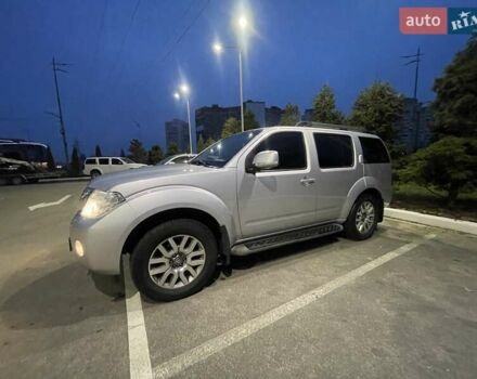 Сірий Ніссан Патфайндер, об'ємом двигуна 2.5 л та пробігом 192 тис. км за 19000 $, фото 6 на Automoto.ua
