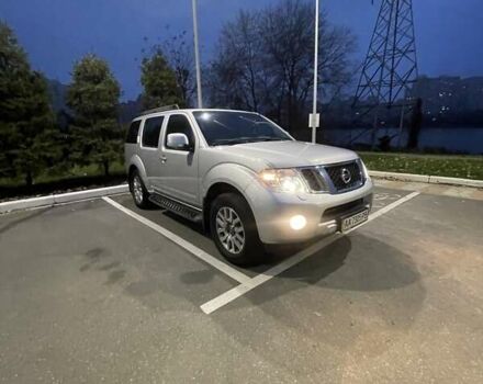 Сірий Ніссан Патфайндер, об'ємом двигуна 2.5 л та пробігом 192 тис. км за 19000 $, фото 4 на Automoto.ua